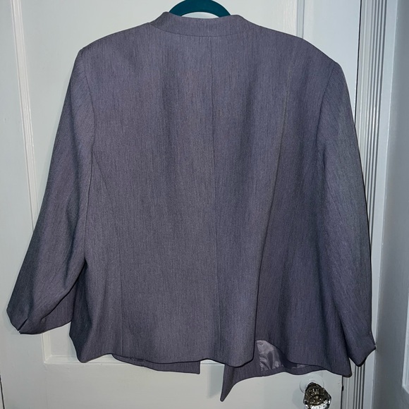 Kasper Light Purple (lavender) Blazer, size 22
Bundle Deal 3/$20 - Picture 4 of 4